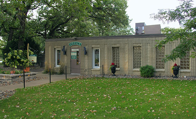 personal-service07 Management lives